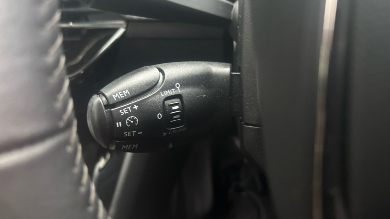 Peugeot 208 1.2 PureTech 100 Allure Premium 5dr Petrol Hatchback